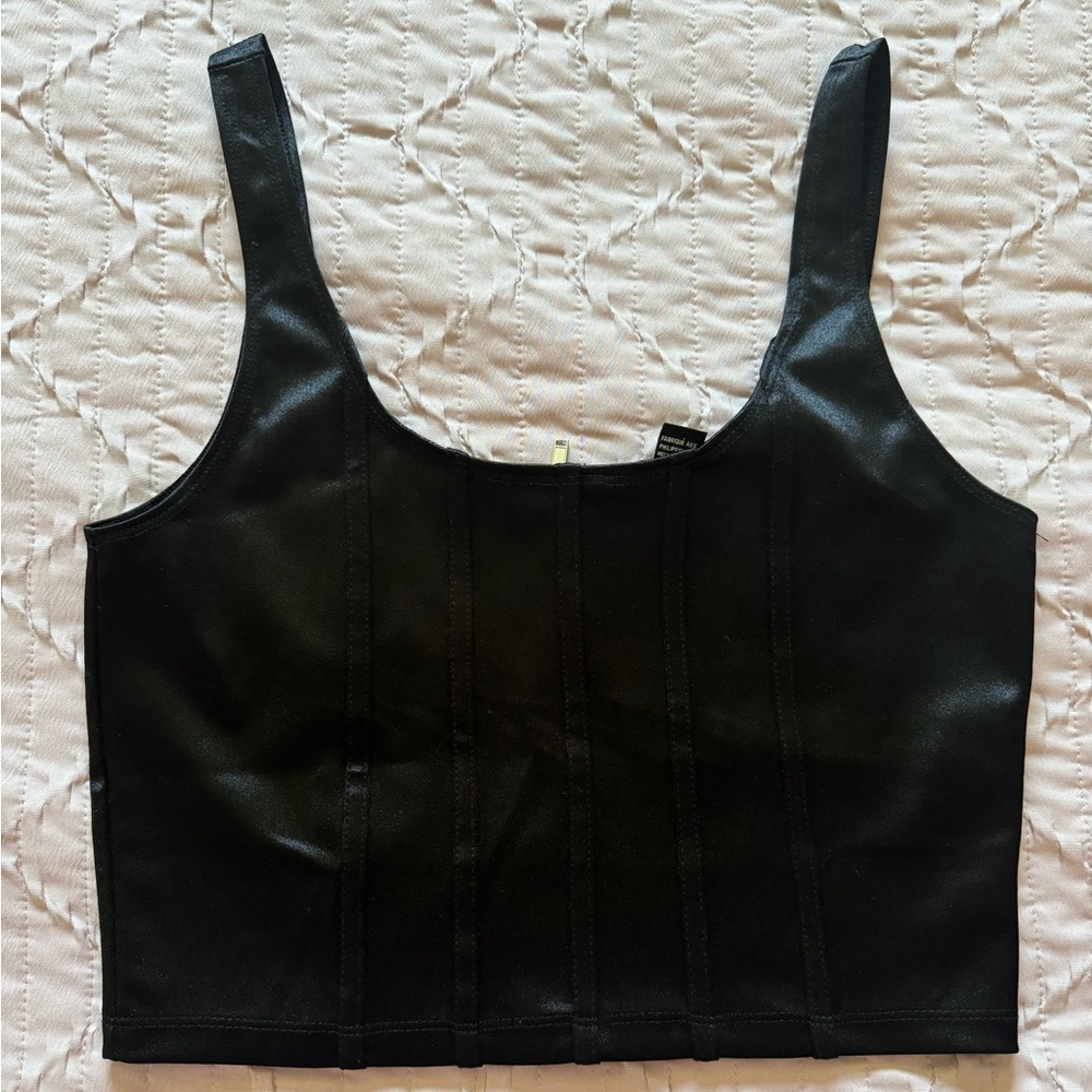 FOREVER 21 zip up detailed crop top.